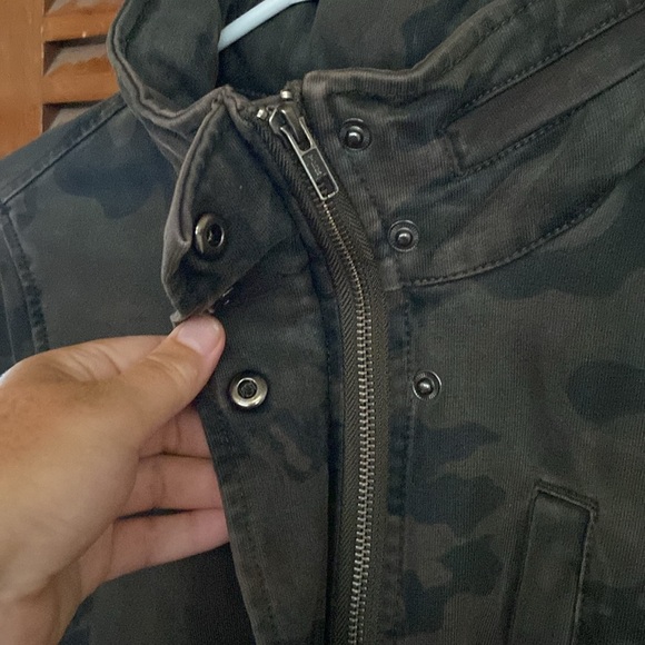 James Perse camouflage jacket with retractable hood size 0 - Picture 8 of 13